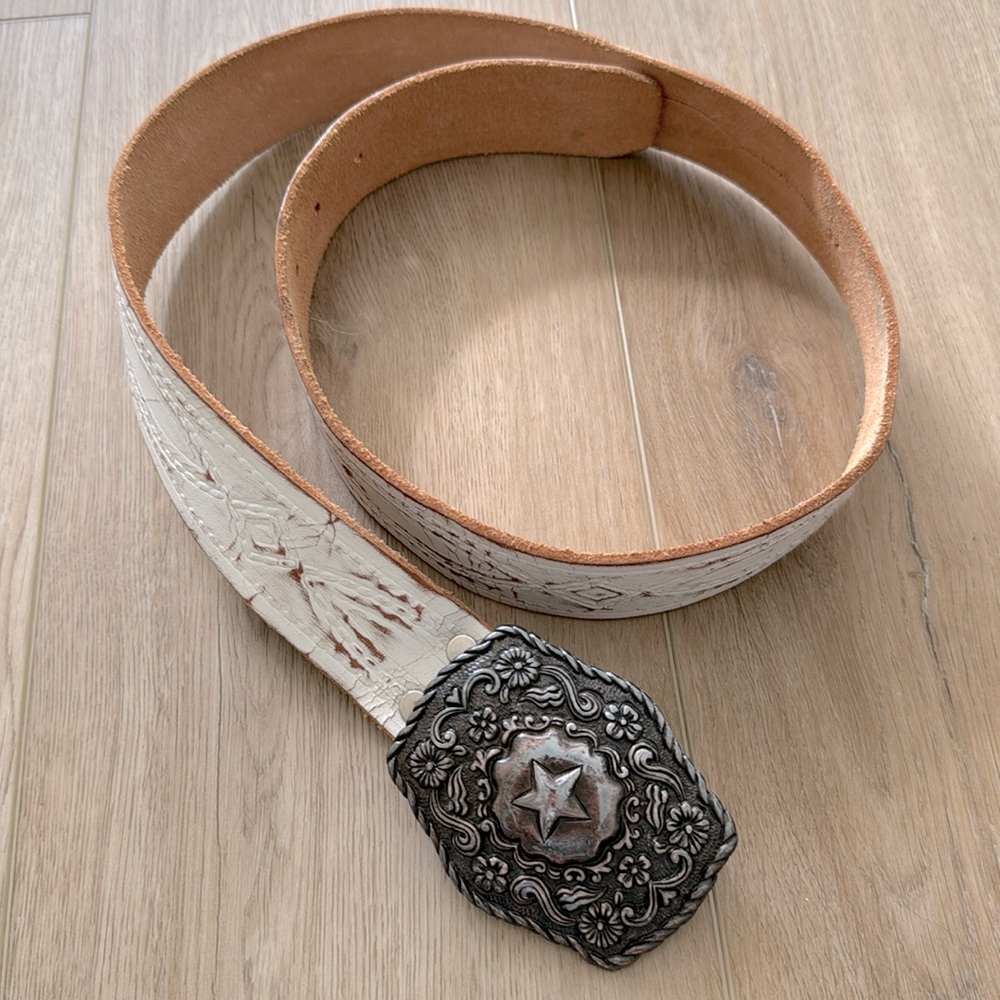 Beltworks Star Silvertone White Distressed Buckle Genuine Leather White Belt 32